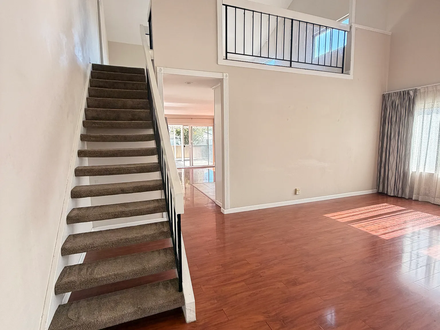 5 bed, 2236 sqft, $5,395 — Photo 2