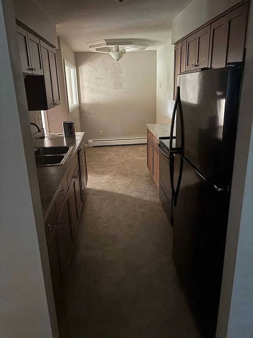 Gorgeous 2-Bedroom Apartment with Garage in a Quiet Neighborhood — Photo 1
