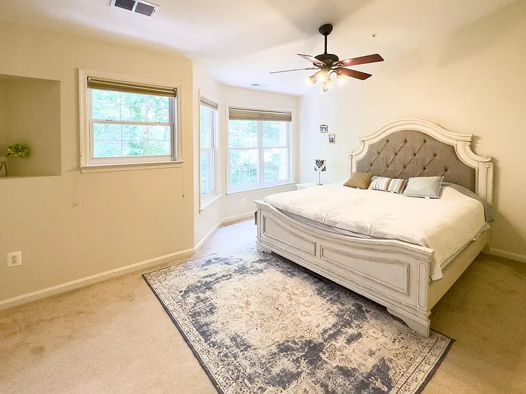 2029 Ashleigh Woods Ct — Photo 17