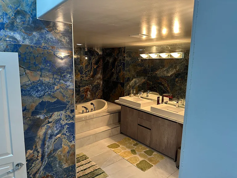2195 Sunset Plaza Dr — Photo 15