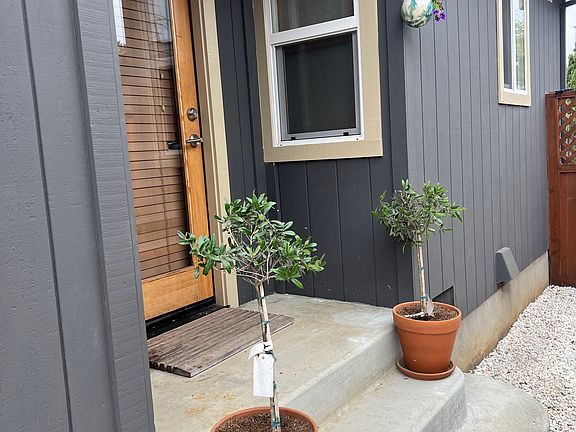 4th image of 1251 Chanticleer Ave #2