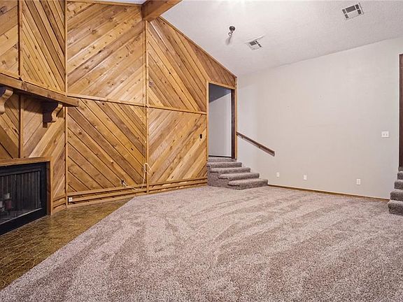 2nd image of 1006 Leland Ct