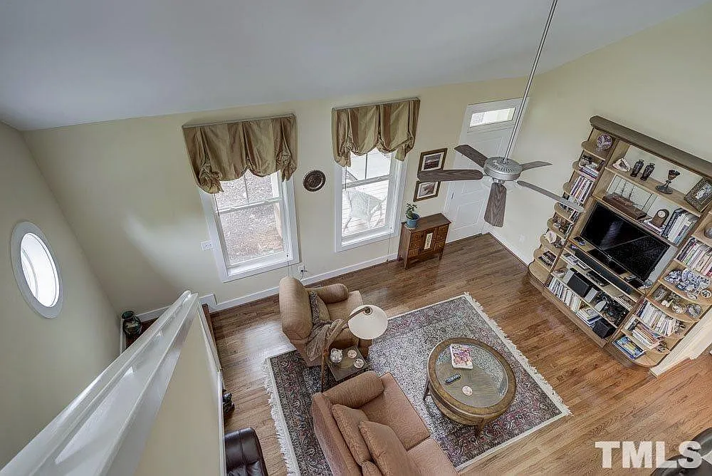 3 bed, 3.0 bath, 1700 sqft, $2,500 — Photo 3
