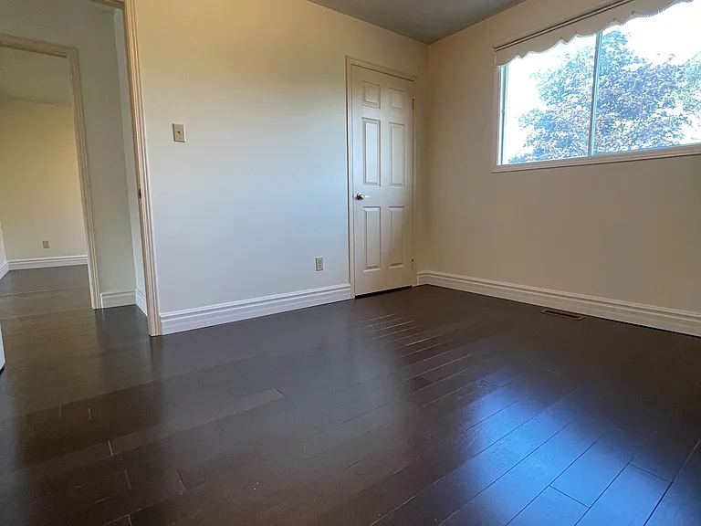 38 Southgate Cres — Photo 13