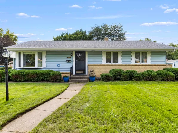 2206 Halsted Rd, Rockford, IL 61103