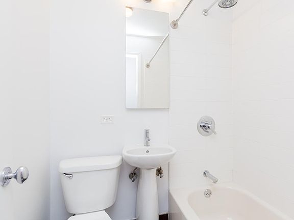 3rd image of 212 W 91st St #203