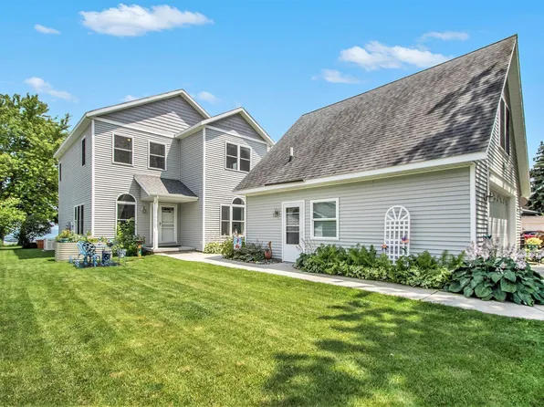1014 Lakeside Dr, Port Sanilac, MI 48469