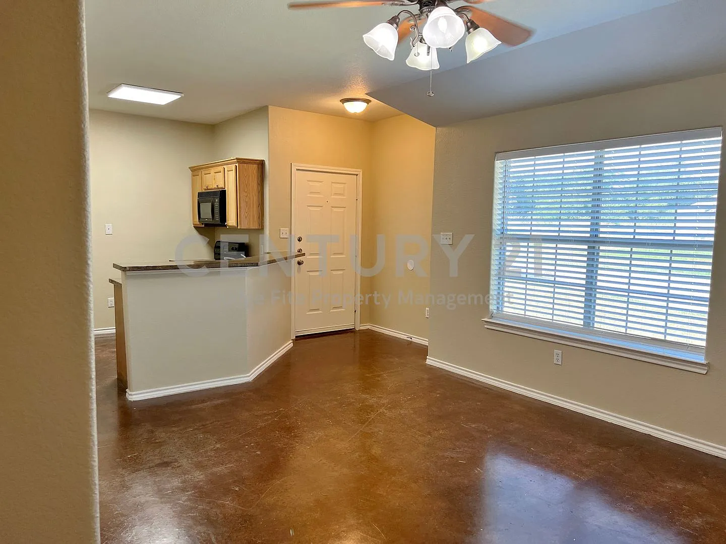 Nice 3/2 on Cul-De-Sac in Weatherford For Rent! — Photo 3