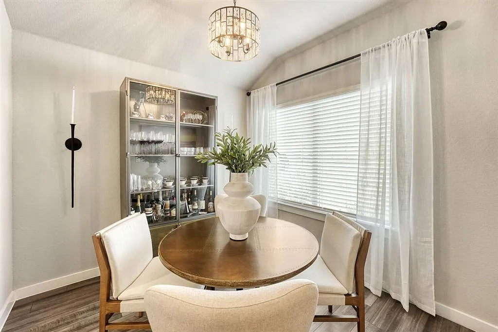 3 bed, 2.0 bath, 1300 sqft, $1,950 — Photo 4