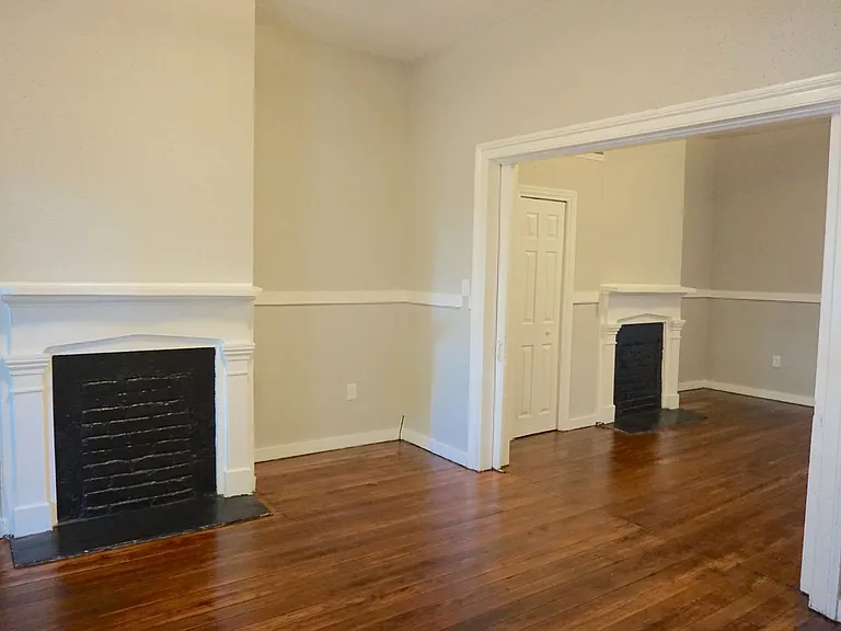 303 W Waldburg St — Photo 15