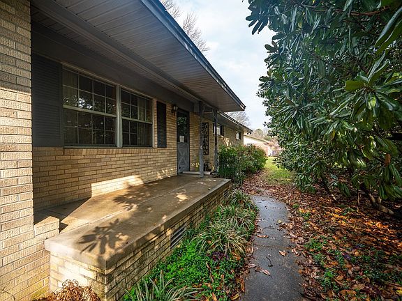 4th image of 610 4th St