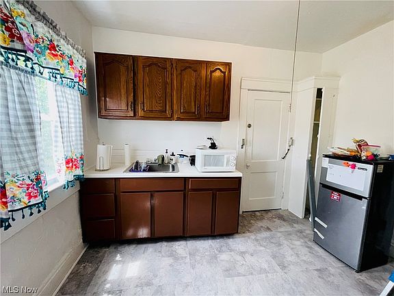 5th image of 1278 E 115th St