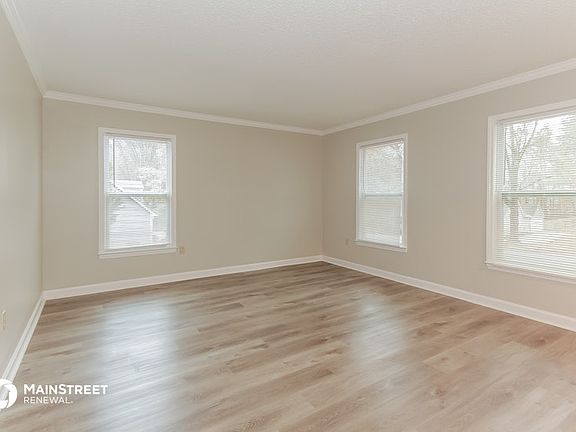5th image of 3038 Silver Birch Dr
