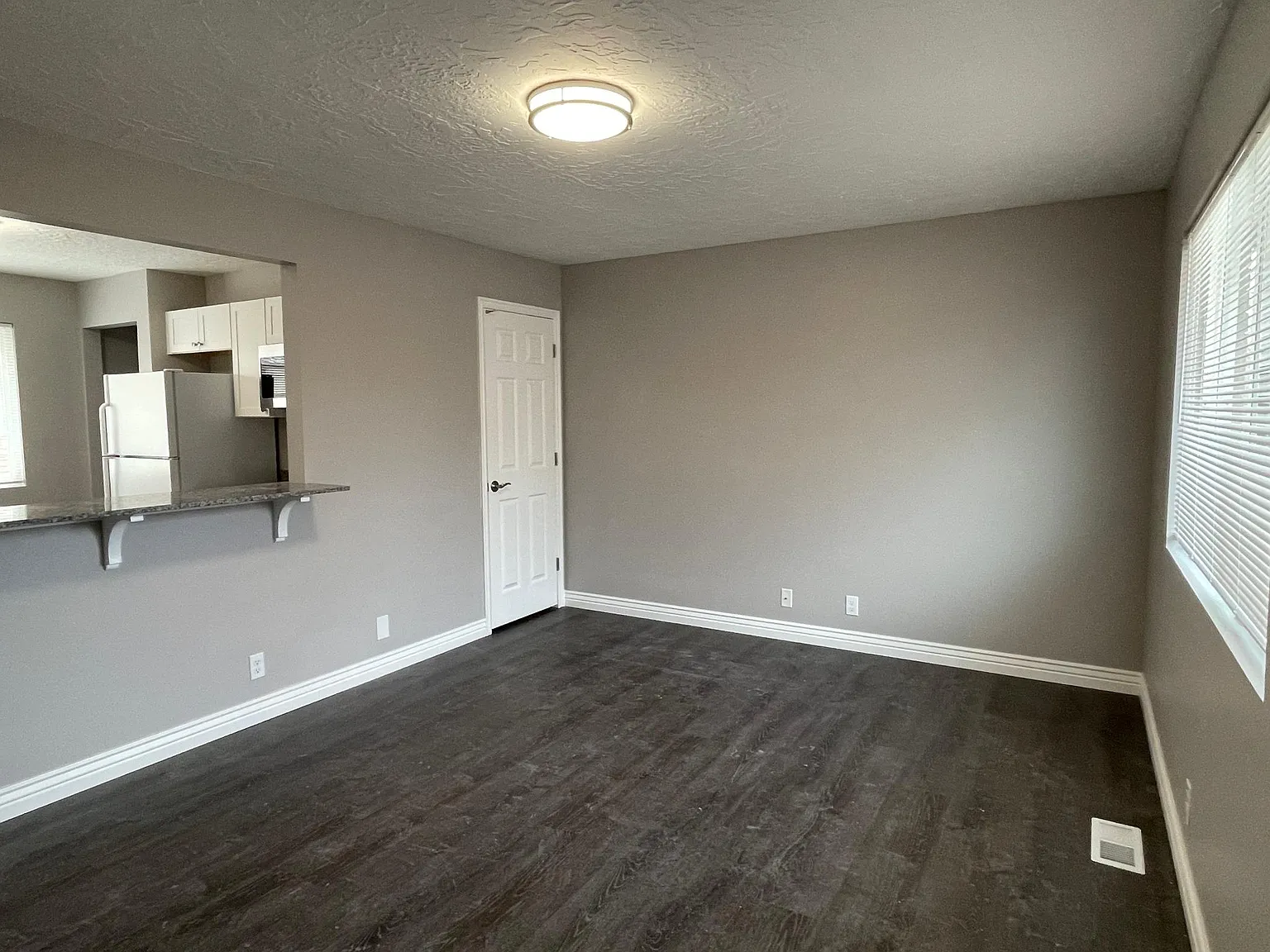 1224 W Indiana Ave — Photo 3