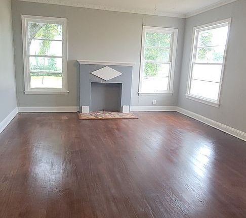 4th image of 2457 Midway St