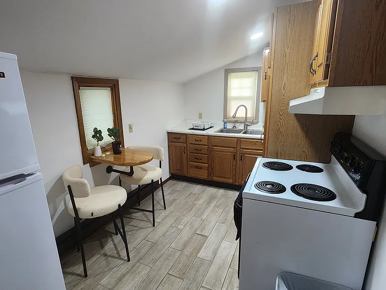 225 E Dakota St — Photo 2