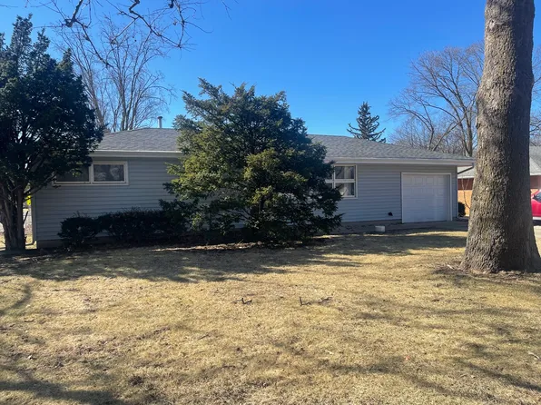 2 Ethell Pkwy, Bloomington, IL 61701