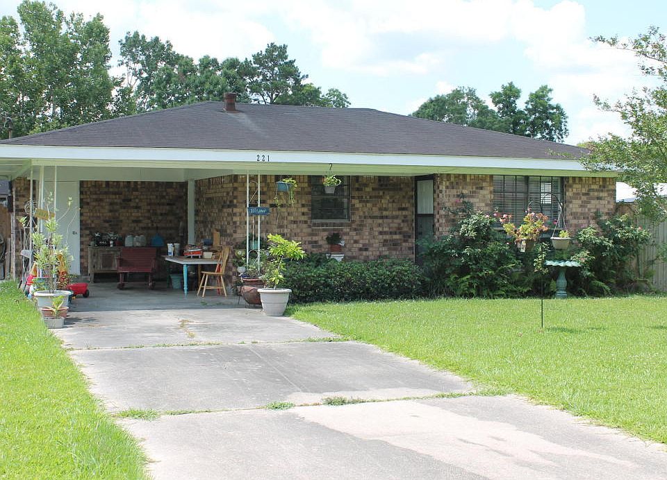1st image of 221 Bradford Dr