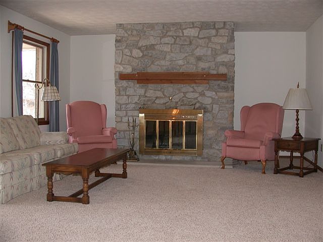 2nd image of 460 Aberfelda Ct