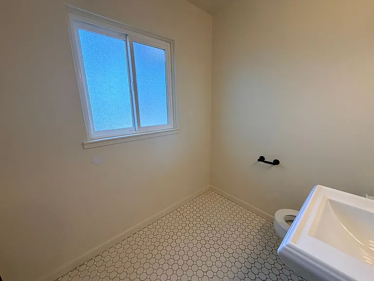 960 Forest Ave — Photo 25