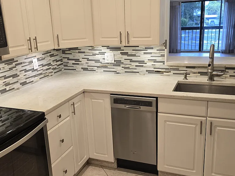 2450 NE 15th Ave #303 — Photo 1