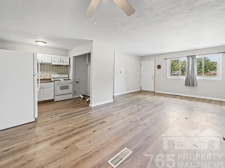 5201 Mohawk Dr — Photo 3