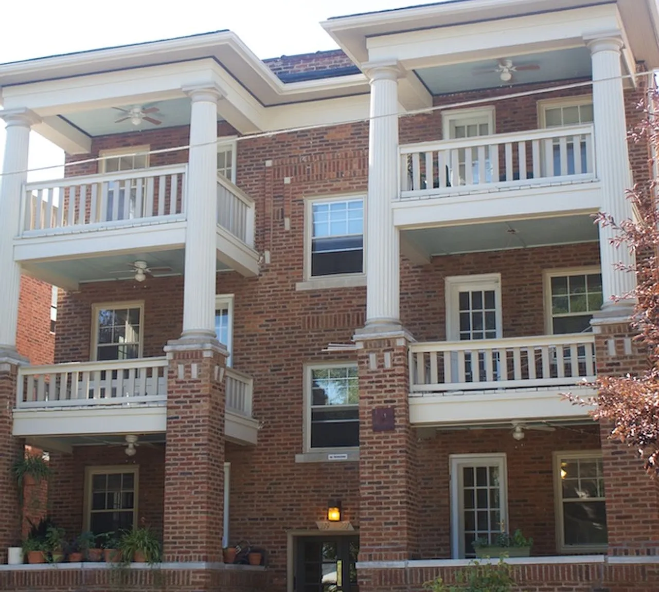 Garden Apartments — Photo 1