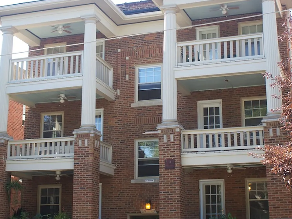 209-225 W 38th St