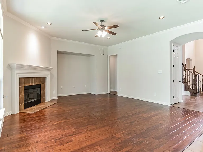208 Angus Dr — Photo 13