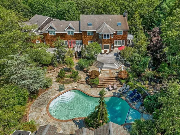 12 Red Creek Circle, Hampton Bays, NY 11946