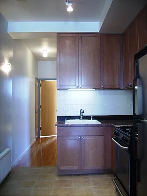 Rented by Perry Associates NYC Inc | media 2