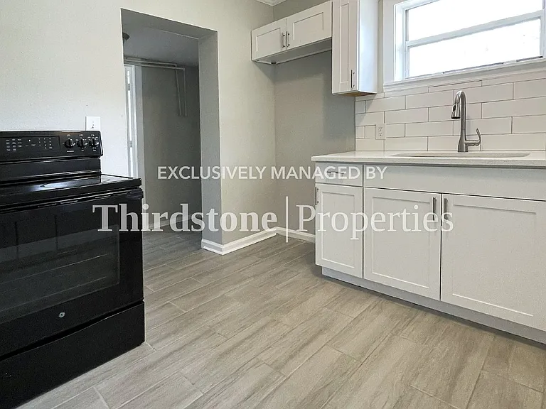 2939 W 11th St — Photo 5
