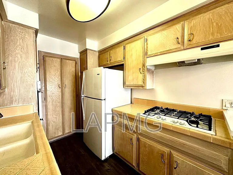 828 4th St #104 — Photo 5