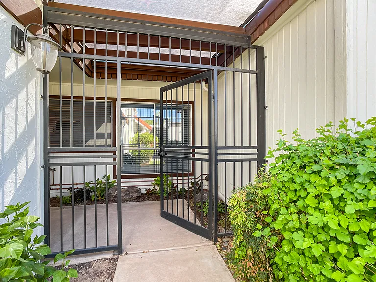 920 W Solcito Ln — Photo 4