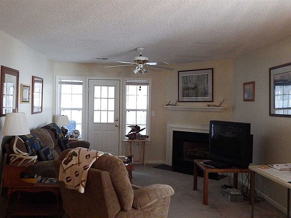 3rd image of 20 Guilford Green Ct