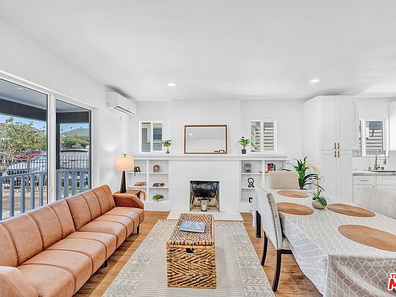 4th image of 620 W 42nd Pl