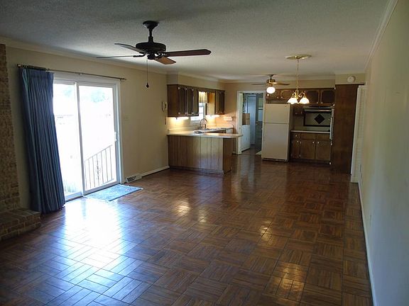 5th image of 213 Robinhood Dr