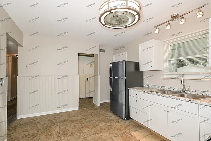 770 Lexington Park — Photo 6