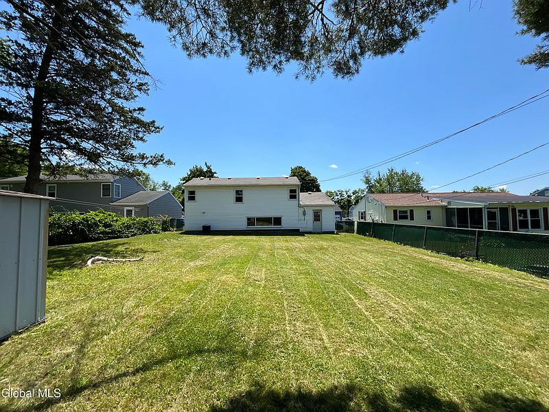 3rd image of 9 Dover Drive