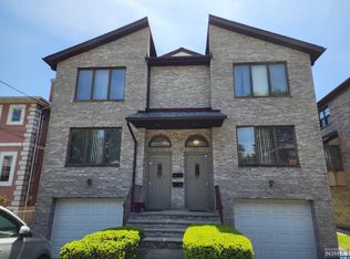 2484 6th St, Fort Lee, NJ 07024