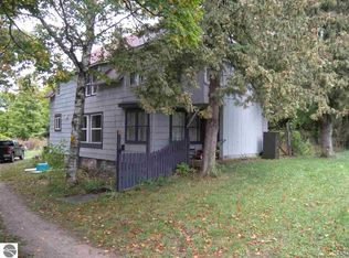 11365 E McAllister Rd, Suttons Bay, MI 49682