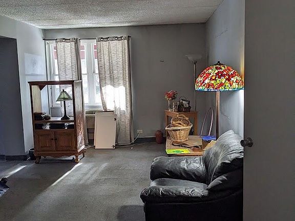 2nd image of 999 Forest Ave APT 1G