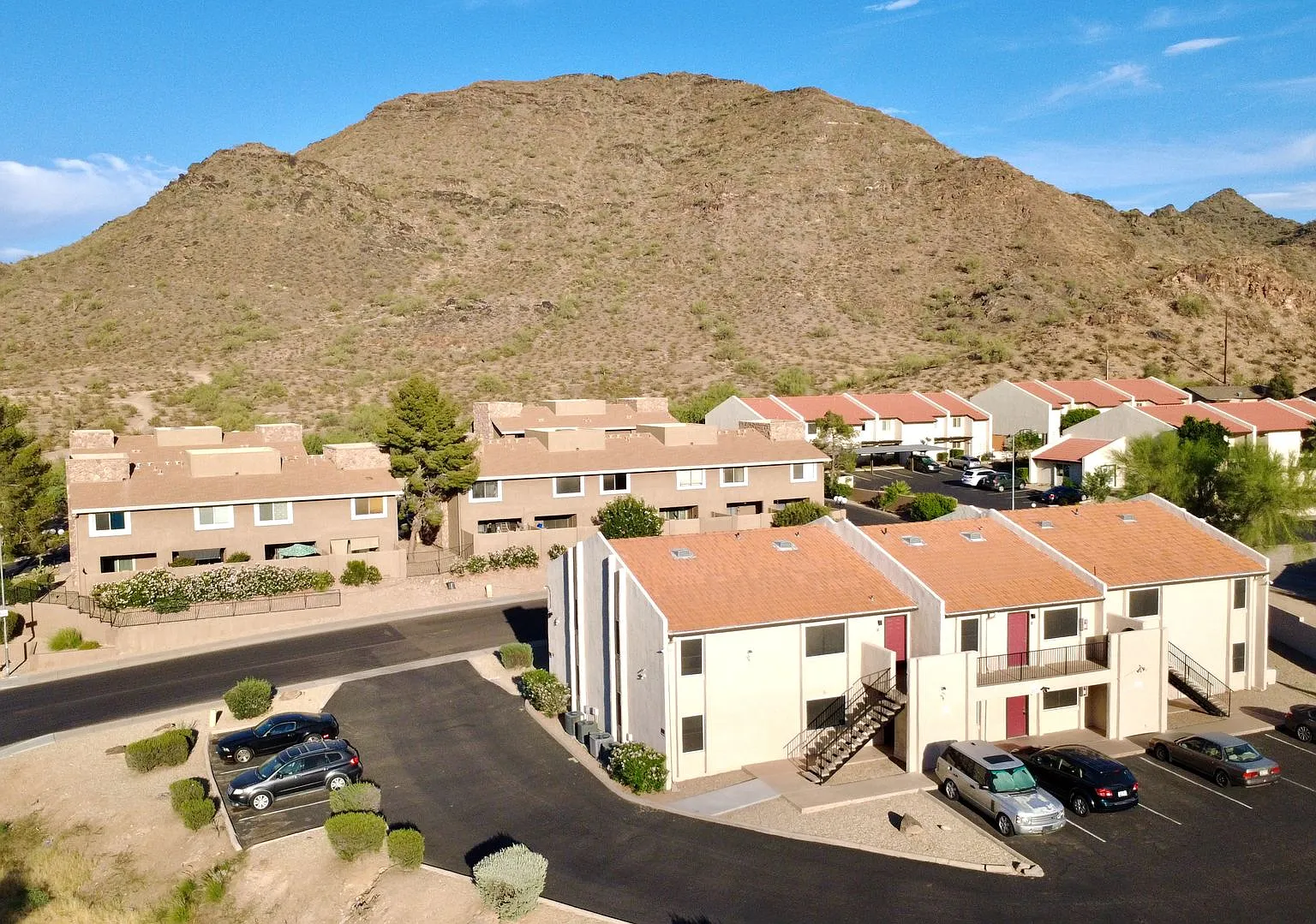Move In Special! Sharp 2 Bed/1 Bath In Great Location Close To Hiking/Walking Path — Photo 4