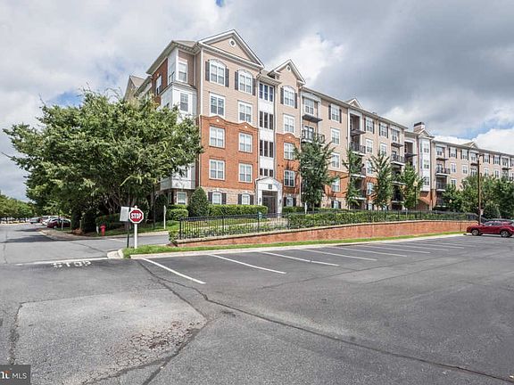 3rd image of 501 Hungerford Dr APT 243