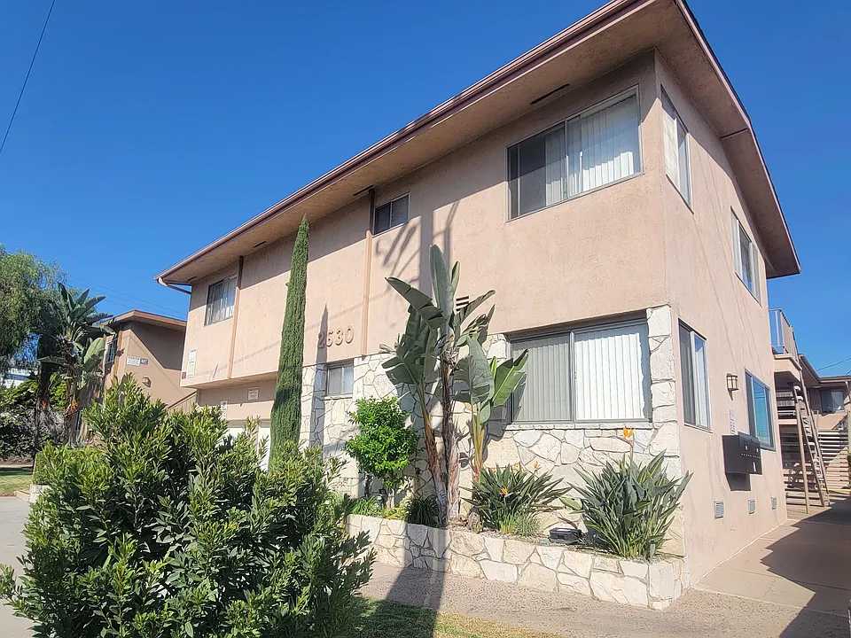 2630 Linden Ave #1