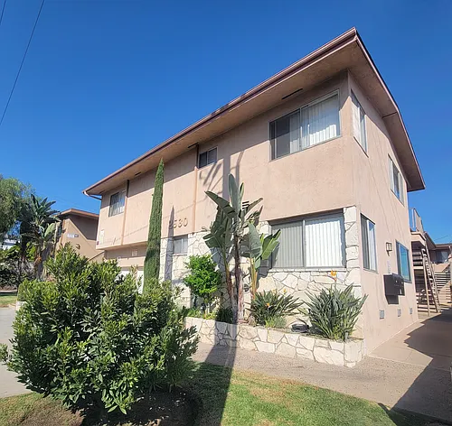 2630 Linden Ave #1 Photo 1
