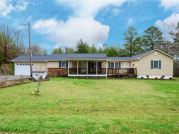 3545 Whippoorwill Rd, Yadkinville, NC 27055