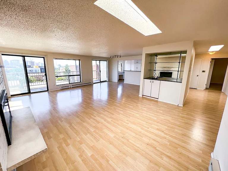 Annaron Apartments — Photo 19