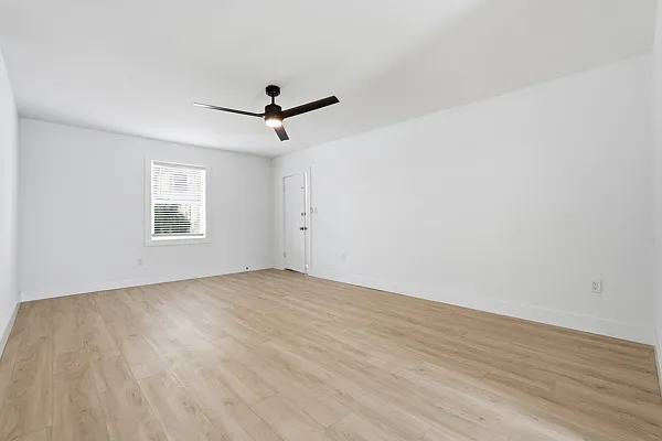 2 bed, $1,600 — Photo 4