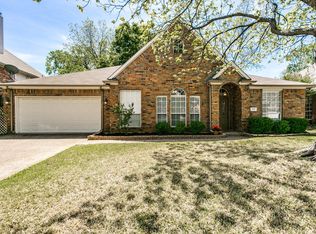 537 Coventry Dr, Grapevine, TX 76051